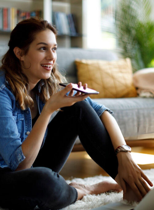 Representación visual de los riesgos de usar a ChatGPT como psicólogo, mostrando la desconexión emocional de la inteligencia artificial frente a la terapia humana.