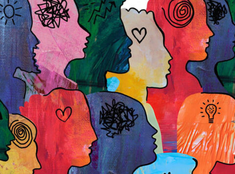 Profesional descubriendo para qué sirve el coaching ontológico durante una sesión reflexiva para desbloquear su carrera.