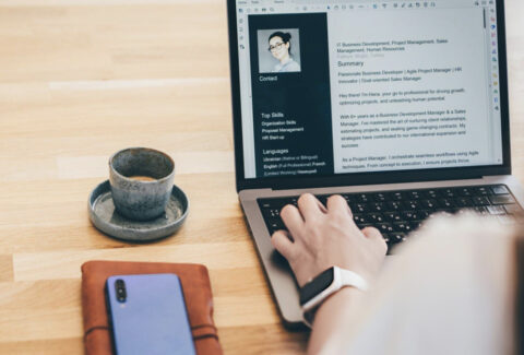 Por qué no te llaman después de enviar tu CV: 7 causas reales, cómo identificarlas y qué ajustar primero. Guía práctica, sin promesas vacías.