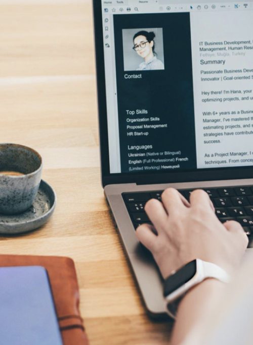 Por qué no te llaman después de enviar tu CV: 7 causas reales, cómo identificarlas y qué ajustar primero. Guía práctica, sin promesas vacías.